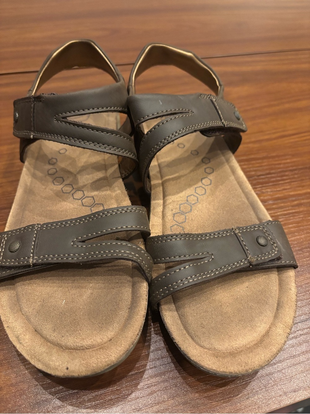 Khombu Brown Comfort Sandals Straps Size 7 Walking